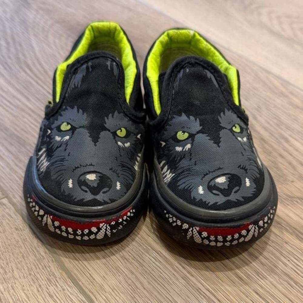Vans Wolf Slip On Sneakers Toddler Size 5.5